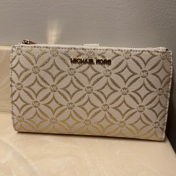 MK Michael Kors Jet Set Travel Double Zip Phone Wristlet MK Vanilla Signature - Picture 1 of 3